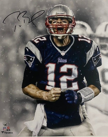 Tom Brady Autographed 16x20 Photo w/Fanatics COA - 18
