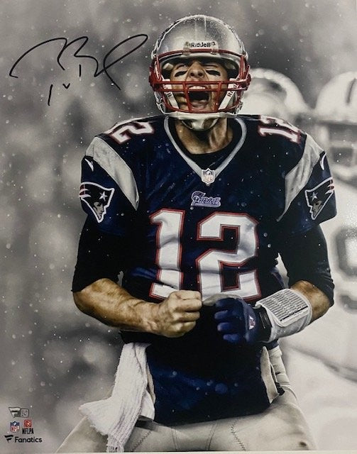 Tom Brady Autographed 16x20 Photo w/Fanatics COA - 18