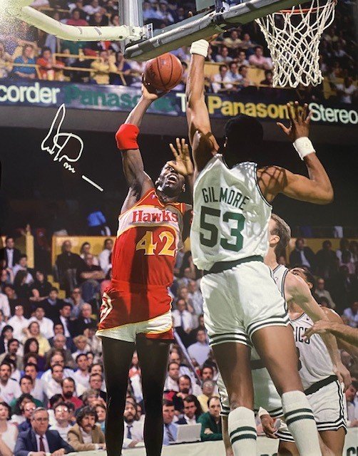 Artis Gilmore Autographed 16x20 Photo - 01