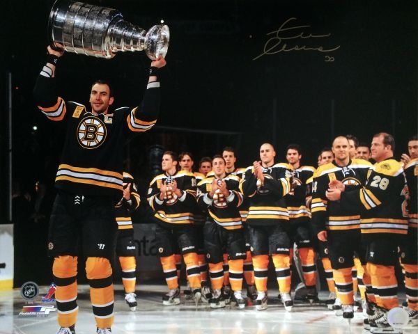 Zdeno Chara Autographed 16x20 Photo