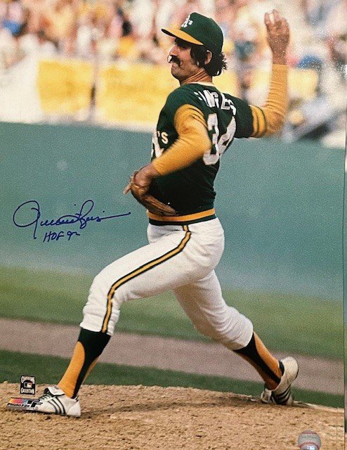 Rollie Fingers Autographed 16x20 Photo - 01