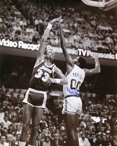 Robert Parish Autographed 16x20 Photo - 07