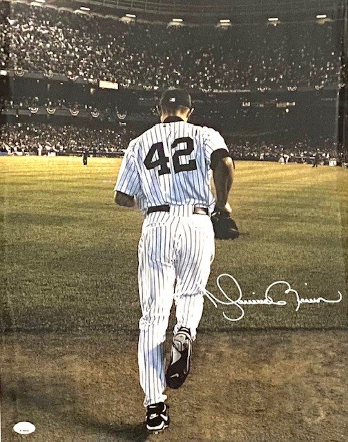 Mariano Rivera Autographed 16x20 Photo