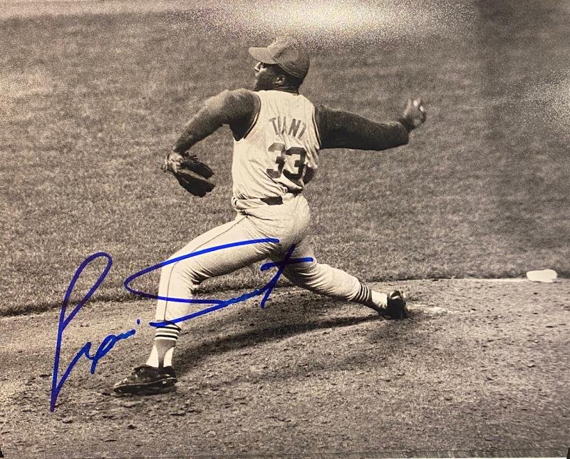 Luis Tiant Autographed 8x10 Photo