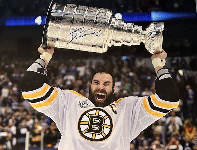 Zdeno Chara Autographed 16x20 Photo - 03